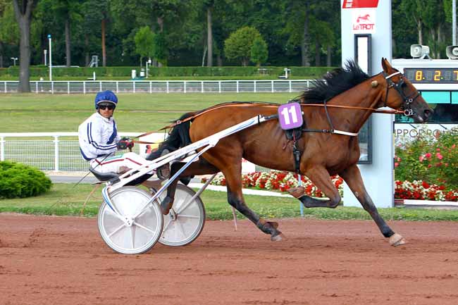 Photo d'arrivée de la course pmu PRIX DES GRANDES CARRIERES à ENGHIEN le Mercredi 16 août 2017