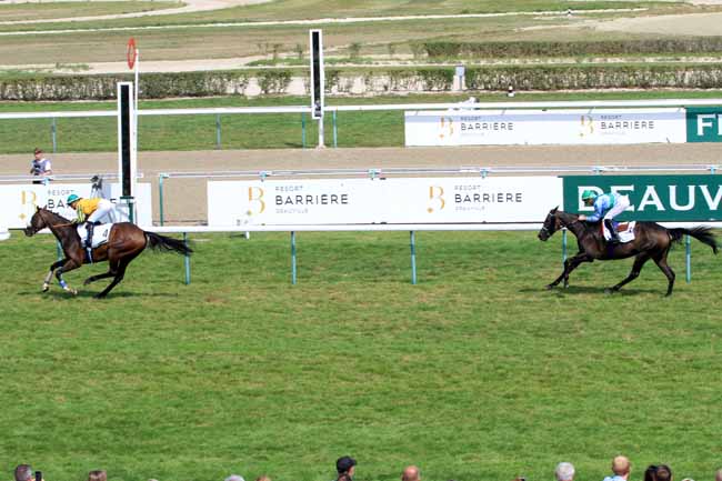 Photo d'arrivée de la course pmu PRIX HOTEL BARRIERE LE ROYAL DEAUVILLE à DEAUVILLE le Dimanche 27 août 2017