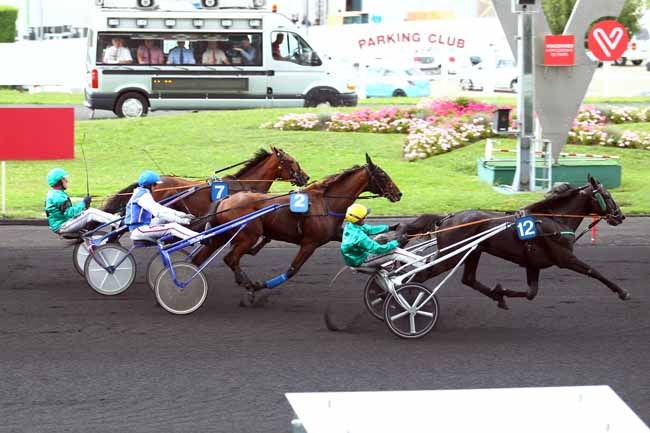 Photo d'arrivée de la course pmu PRIX DE FORMERIE à PARIS-VINCENNES le Mercredi 30 août 2017