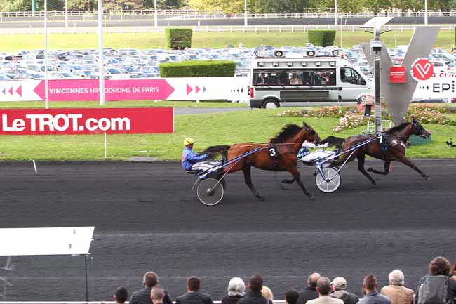 Photo d'arrivée de la course pmu PRIX DE MONTELIMAR à PARIS-VINCENNES le Dimanche 17 septembre 2017