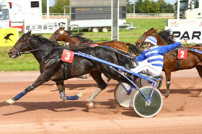 Photo d'arrivée de la course pmu PRIX MULTI PIERRE - LISIEUX à LISIEUX le Mercredi 27 septembre 2017