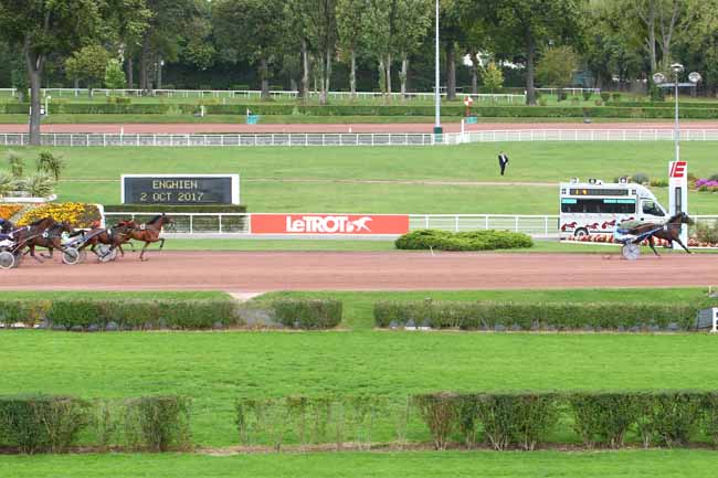 Photo d'arrivée de la course pmu PRIX DU PONT DE TOLBIAC à ENGHIEN le Lundi 2 octobre 2017