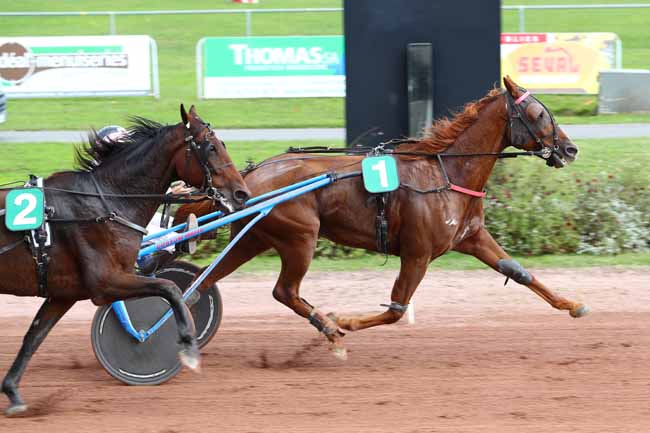 Photo d'arrivée de la course pmu PRIX NIGAY à FEURS le Lundi 9 octobre 2017