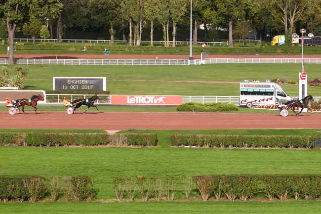Photo d'arrivée de la course pmu PRIX DE LA PORTE DE CHATILLON à ENGHIEN le Mercredi 11 octobre 2017