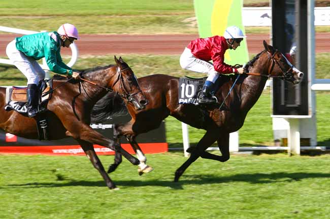 Photo d'arrivée de la course pmu PRIX DES ORCHIDEES à LYON-PARILLY le Jeudi 12 octobre 2017
