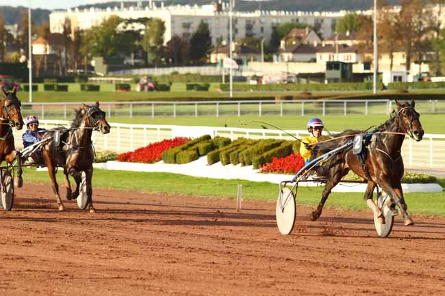 Photo d'arrivée de la course pmu PRIX DE PASSY (GR A) à ENGHIEN le Jeudi 12 octobre 2017