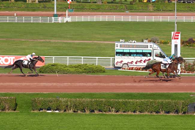 Photo d'arrivée de la course pmu PRIX DE LA PLACE DU CANADA à ENGHIEN le Lundi 16 octobre 2017