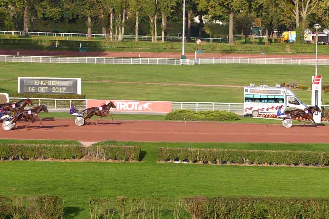 Photo d'arrivée de la course pmu PRIX DE VAUVERT à ENGHIEN le Lundi 16 octobre 2017