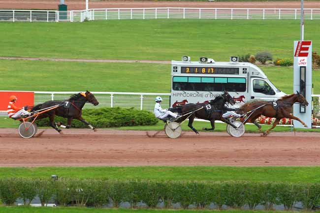 Photo d'arrivée de la course pmu PRIX DE POMAREZ à ENGHIEN le Lundi 23 octobre 2017