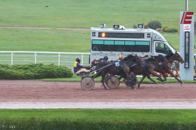 Photo d'arrivée de la course pmu PRIX DE MONTRESOR à ENGHIEN le Lundi 23 octobre 2017