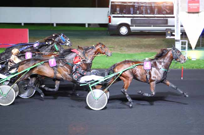 Photo d'arrivée de la course pmu PRIX GISELLA à PARIS-VINCENNES le Vendredi 27 octobre 2017