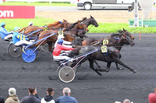 Photo d'arrivée de la course pmu PRIX DU DORAT à PARIS-VINCENNES le Jeudi 2 novembre 2017