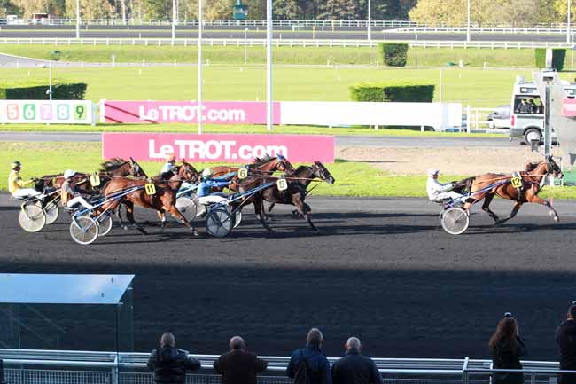 Photo d'arrivée de la course pmu PRIX REINE DU CORTA à PARIS-VINCENNES le Lundi 6 novembre 2017