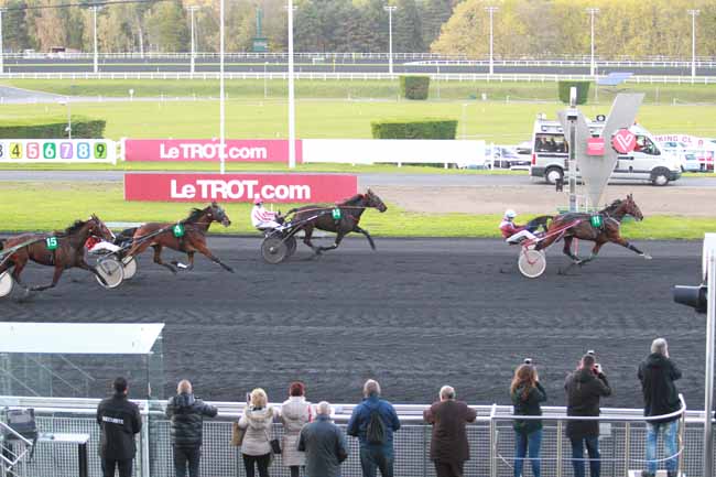 Photo d'arrivée de la course pmu PRIX D'AMIENS à PARIS-VINCENNES le Lundi 6 novembre 2017