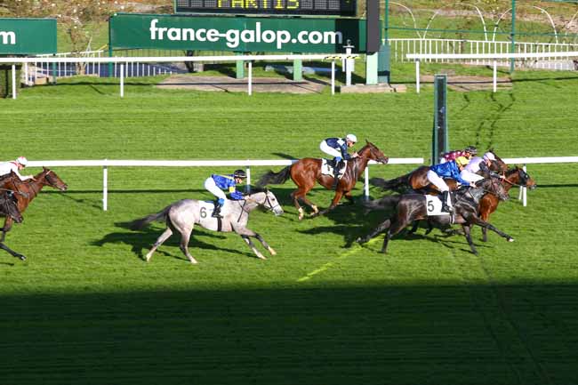 Photo d'arrivée de la course pmu PRIX RAVINELLA à SAINT-CLOUD le Mardi 7 novembre 2017