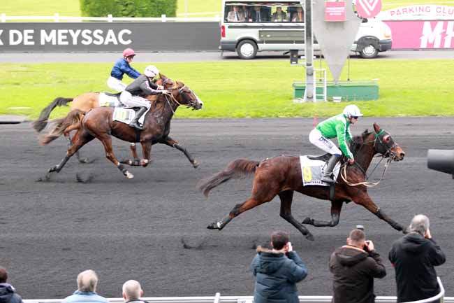 Photo d'arrivée de la course pmu PRIX DE MEYSSAC à PARIS-VINCENNES le Jeudi 23 novembre 2017