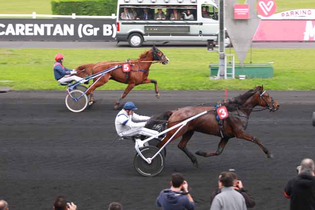 Photo d'arrivée de la course pmu PRIX DE CARENTAN (GR B) à PARIS-VINCENNES le Jeudi 23 novembre 2017