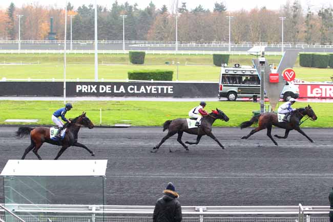 Photo d'arrivée de la course pmu PRIX DE LA CLAYETTE à PARIS-VINCENNES le Lundi 27 novembre 2017
