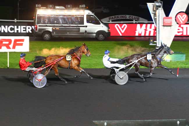 Photo d'arrivée de la course pmu PRIX DE JONCHERY à PARIS-VINCENNES le Dimanche 3 décembre 2017