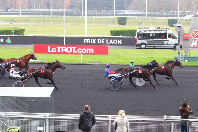 Photo d'arrivée de la course pmu PRIX DE LAON à PARIS-VINCENNES le Mardi 5 décembre 2017