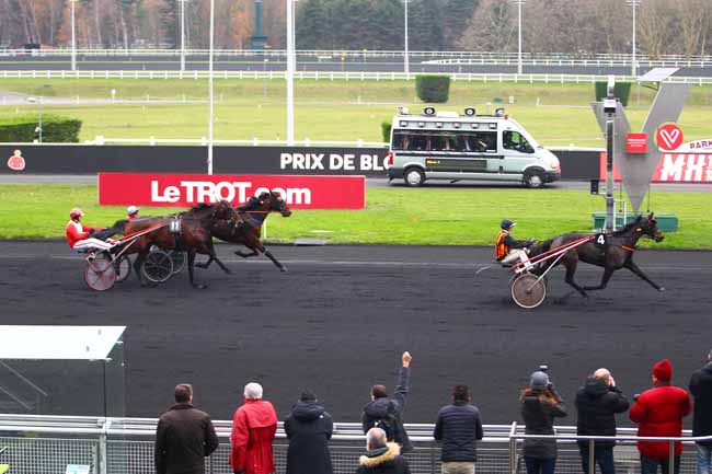 Photo d'arrivée de la course pmu PRIX DE BLOIS à PARIS-VINCENNES le Jeudi 7 décembre 2017