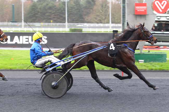 Photo d'arrivée de la course pmu PRIX DES GLAIEULS à PARIS-VINCENNES le Jeudi 14 décembre 2017