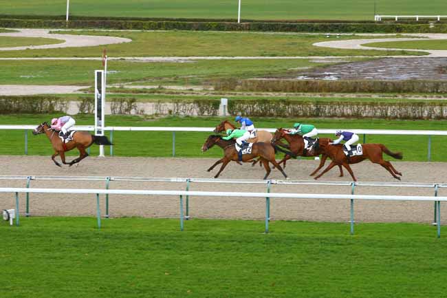 Photo d'arrivée de la course pmu PRIX DE LA POTERIE à DEAUVILLE le Vendredi 15 décembre 2017