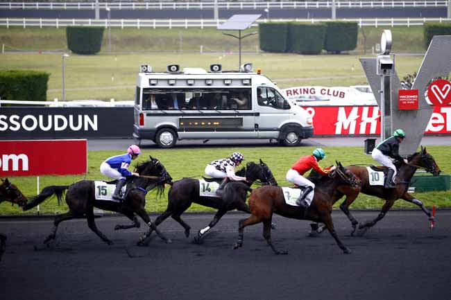 Photo d'arrivée de la course pmu PRIX D'ISSOUDUN à PARIS-VINCENNES le Mercredi 20 décembre 2017