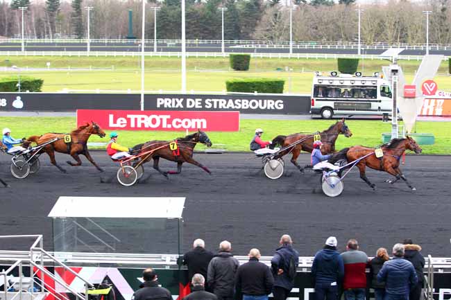 Photo d'arrivée de la course pmu PRIX DE STRASBOURG à PARIS-VINCENNES le Samedi 23 décembre 2017