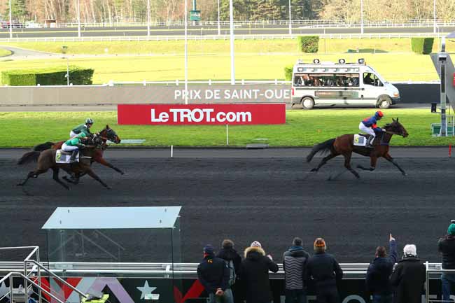 Photo d'arrivée de la course pmu PRIX DE SAINT-OUEN-DES-TOITS à PARIS-VINCENNES le Jeudi 28 décembre 2017