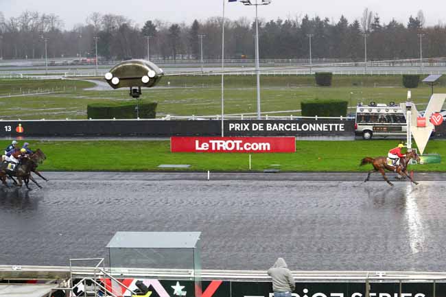 Photo d'arrivée de la course pmu PRIX DE BARCELONNETTE à PARIS-VINCENNES le Vendredi 29 décembre 2017