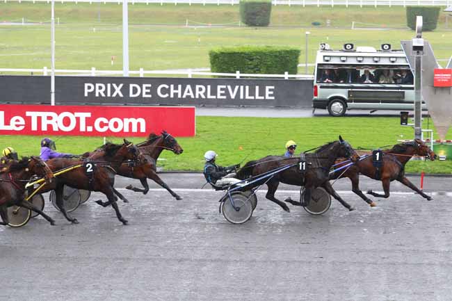Photo d'arrivée de la course pmu PRIX DE CHARLEVILLE à PARIS-VINCENNES le Lundi 1 janvier 2018