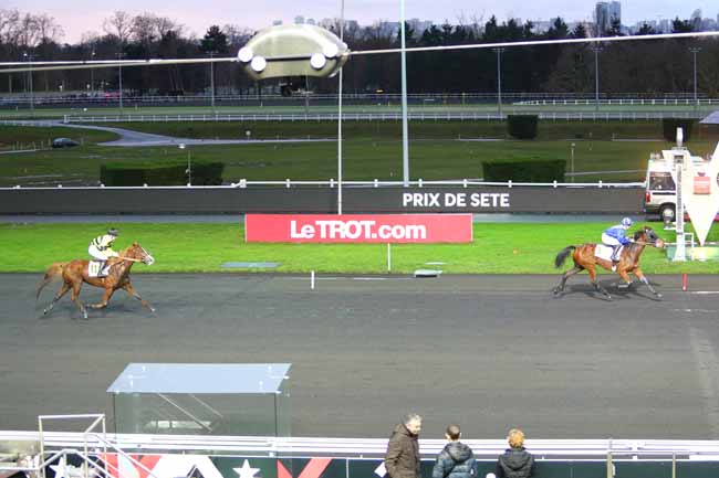 Photo d'arrivée de la course pmu PRIX DE SETE à PARIS-VINCENNES le Lundi 1 janvier 2018