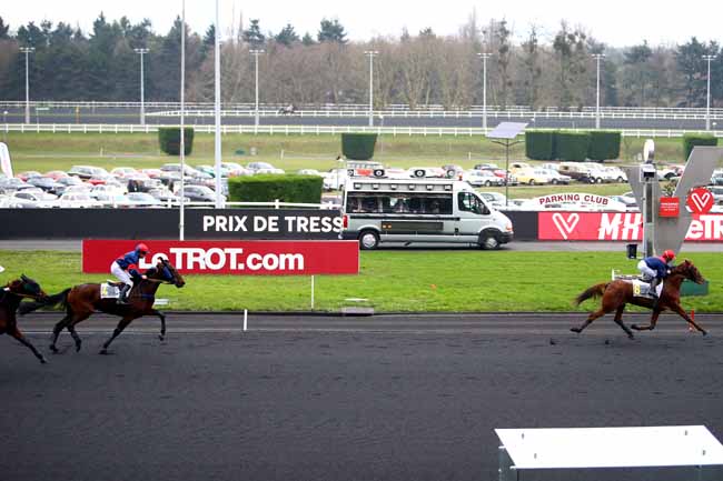 Photo d'arrivée de la course pmu PRIX DE TRESSES à PARIS-VINCENNES le Dimanche 7 janvier 2018