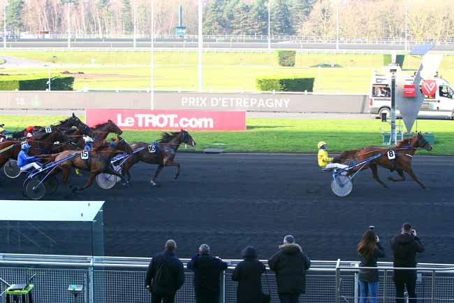 Photo d'arrivée de la course pmu PRIX D'ETREPAGNY à PARIS-VINCENNES le Lundi 8 janvier 2018