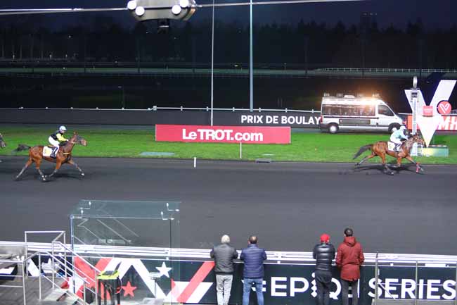 Photo d'arrivée de la course pmu PRIX DE BOULAY à PARIS-VINCENNES le Vendredi 12 janvier 2018