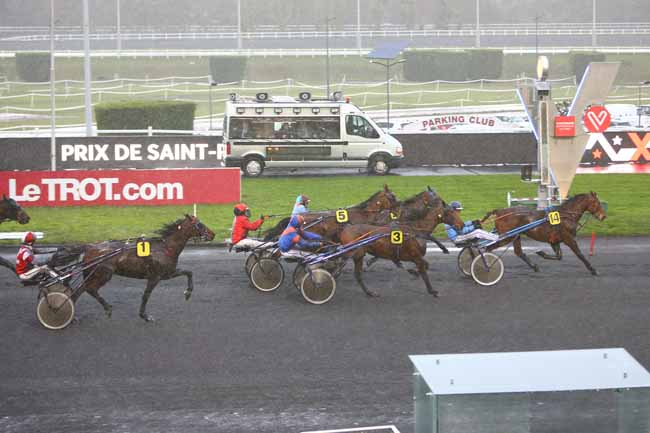 Photo d'arrivée de la course pmu PRIX DE SAINT-POL à PARIS-VINCENNES le Vendredi 19 janvier 2018