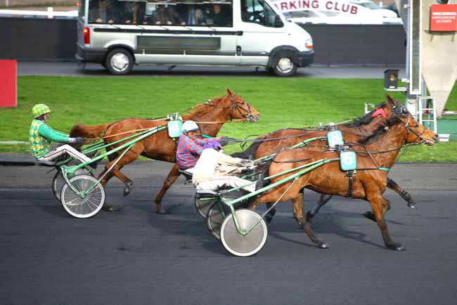 Photo d'arrivée de la course pmu PRIX DE GELSENKIRCHEN à PARIS-VINCENNES le Jeudi 25 janvier 2018