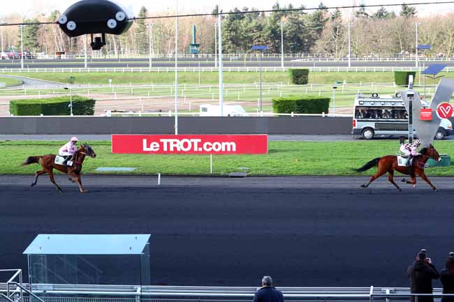 Photo d'arrivée de la course pmu PRIX DE DOZULE à PARIS-VINCENNES le Jeudi 1 février 2018