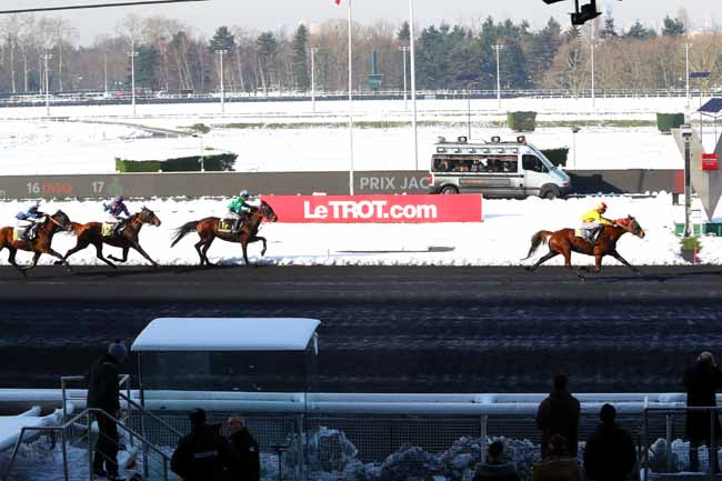 Photo d'arrivée de la course pmu PRIX DE BOURGES à PARIS-VINCENNES le Jeudi 8 février 2018