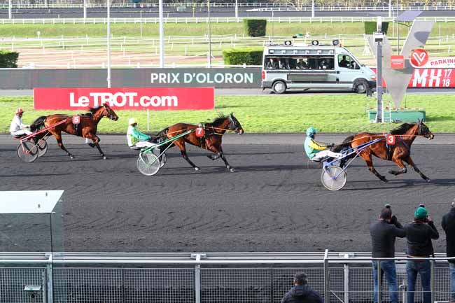 Photo d'arrivée de la course pmu PRIX D'OLORON à PARIS-VINCENNES le Lundi 12 février 2018