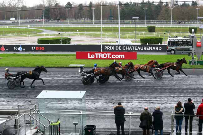 Photo d'arrivée de la course pmu PRIX DE CHATEAURENARD à PARIS-VINCENNES le Jeudi 15 février 2018