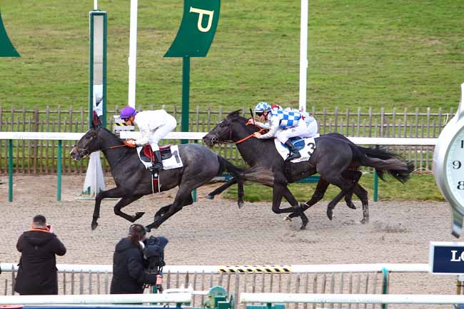 Photo d'arrivée de la course pmu PRIX DU PARC LAVERSIN à CHANTILLY le Vendredi 16 février 2018