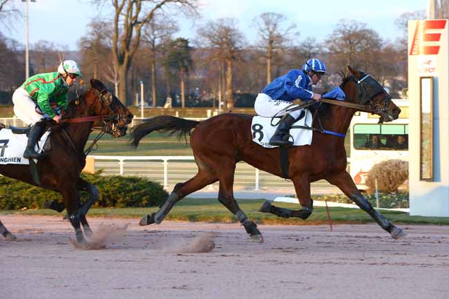 Photo d'arrivée de la course pmu PRIX DE CHAVILLE à ENGHIEN le Lundi 26 février 2018