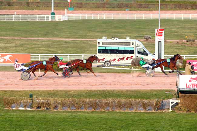 Photo d'arrivée de la course pmu PRIX DE L'ALENE D'OR à ENGHIEN le Mercredi 28 février 2018