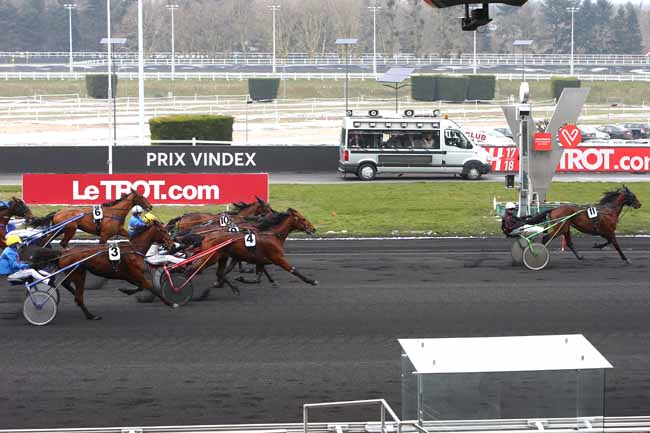 Photo d'arrivée de la course pmu PRIX VINDEX à PARIS-VINCENNES le Jeudi 1 mars 2018