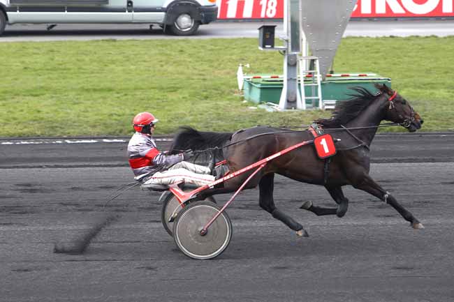 Photo d'arrivée de la course pmu PRIX DE LORIENT à PARIS-VINCENNES le Jeudi 1 mars 2018
