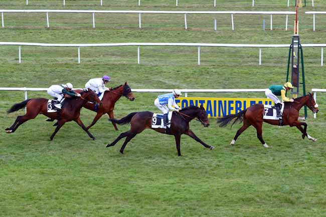 Photo d'arrivée de la course pmu PRIX DES TROIS MASSIFS à FONTAINEBLEAU le Jeudi 8 mars 2018