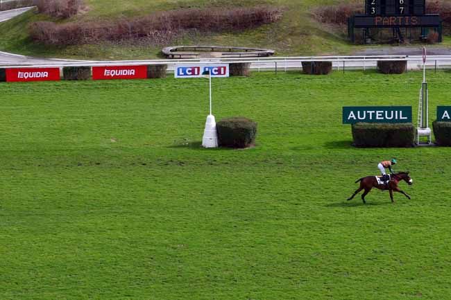 Photo d'arrivée de la course pmu PRIX COUSIN PONS à AUTEUIL le Samedi 10 mars 2018