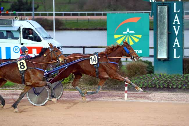 Photo d'arrivée de la course pmu PRIX FRANCE BLEU MAYENNE (GR A) à LAVAL le Mercredi 14 mars 2018
